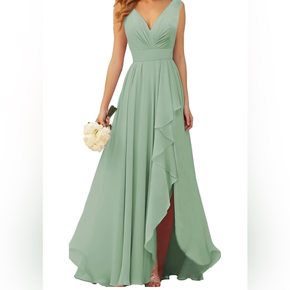 2 bridesmaids dresses one size 16 brand new w tags and one size 18 w alterations